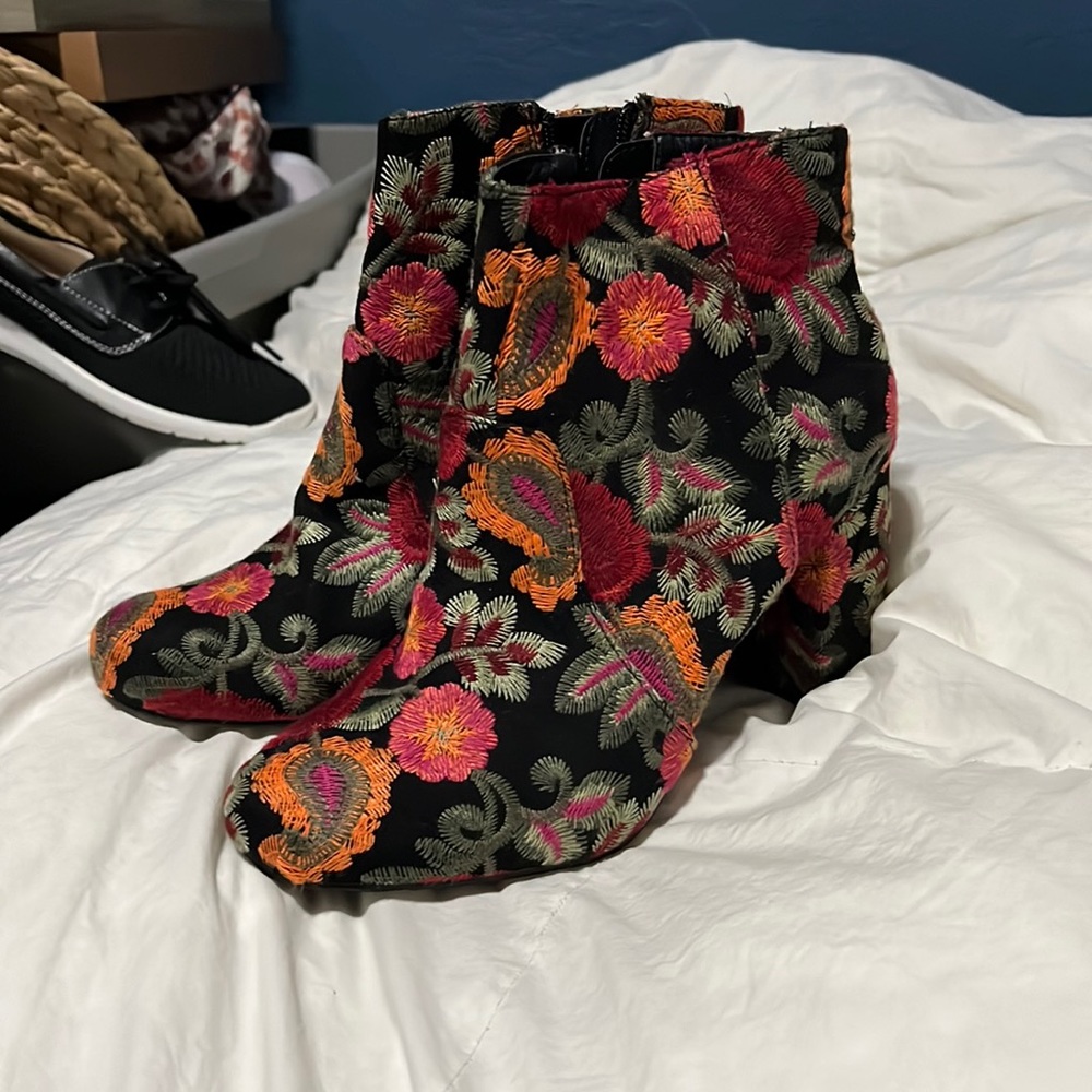 MIA Wedges